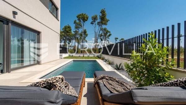 Zadar, Privlaka Luksuzna dizajnerska vila s bazenom neto korisne površine 134,83 m²