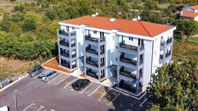 Istra, Poreč, Moderan stan u novogradnji na 2. katu s pogledom na more