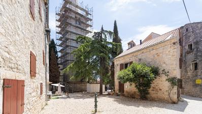 Bale, Ístria, Charmosa casa de pedra com licença de construção no centro da cidade