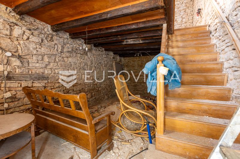 Istra, Bale, kamena kuća u srcu mjesta za adaptaciju - 2
