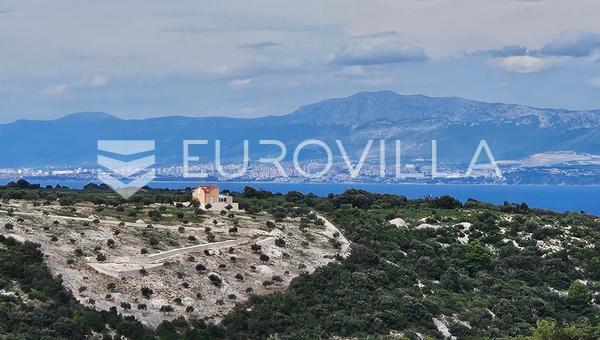 Brač, Postira, poljoprivredno zemljište s mogućnošću gradnje