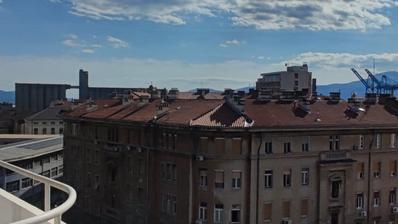 Rijeka, Centar, četverosoban stan s tri balkona i privatnom garažom