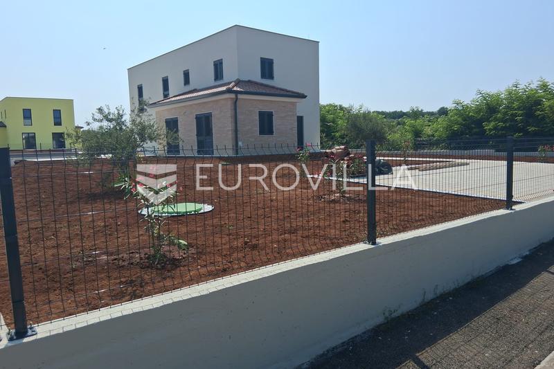 Istra, Poreč, mediteranska vila s bazenom i velikim vrtom