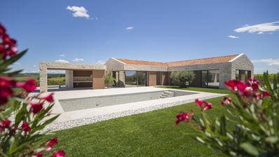 Istra, Brtonigla, vrhunska villa 186 m² s bazenom 41 m², saunom i jacuzzijem s pogledom na more i Buje