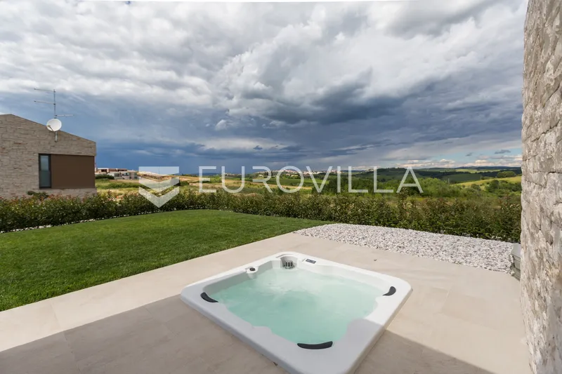 Istra, Brtonigla, vrhunska villa 186 m² s bazenom 41 m², saunom i jacuzzijem s pogledom na more i Buje 32