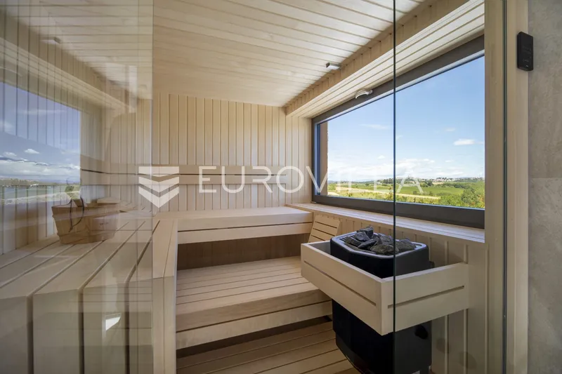 Istra, Brtonigla, vrhunska villa 186 m² s bazenom 41 m², saunom i jacuzzijem s pogledom na more i Buje 37