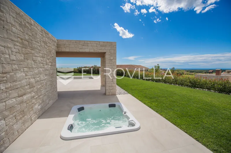 Istra, Brtonigla, vrhunska villa 186 m² s bazenom 41 m², saunom i jacuzzijem s pogledom na more i Buje 33