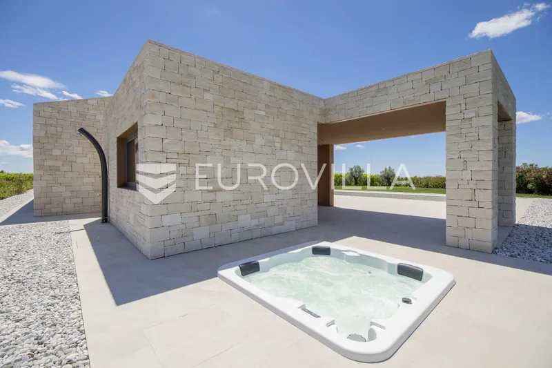 Istra, Brtonigla, vrhunska villa 186 m² s bazenom 41 m², saunom i jacuzzijem s pogledom na more i Buje 31