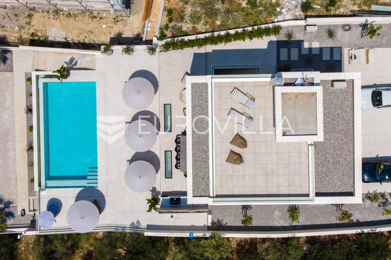 Podstrana, moradia recém-construída com piscina e vistas panorâmicas para o mar - 28