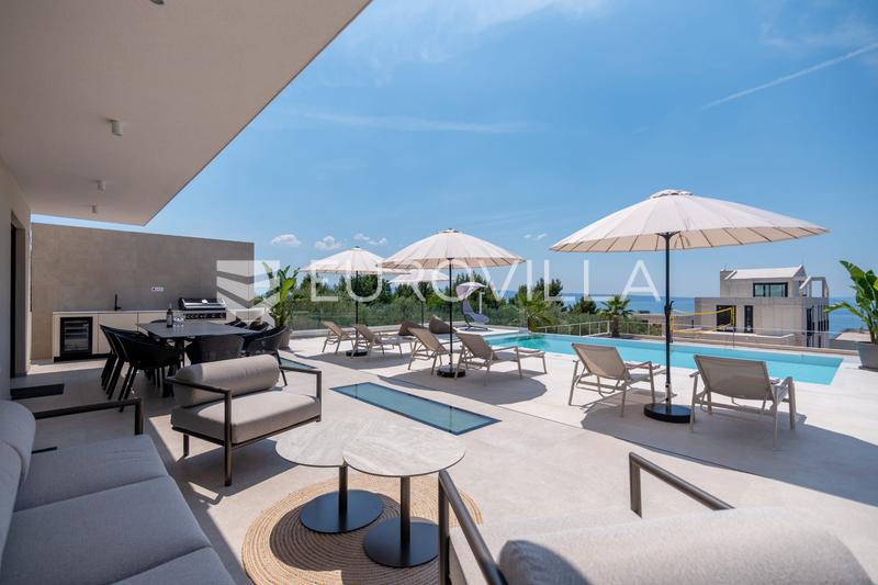 Podstrana, moradia recém-construída com piscina e vistas panorâmicas para o mar - 15