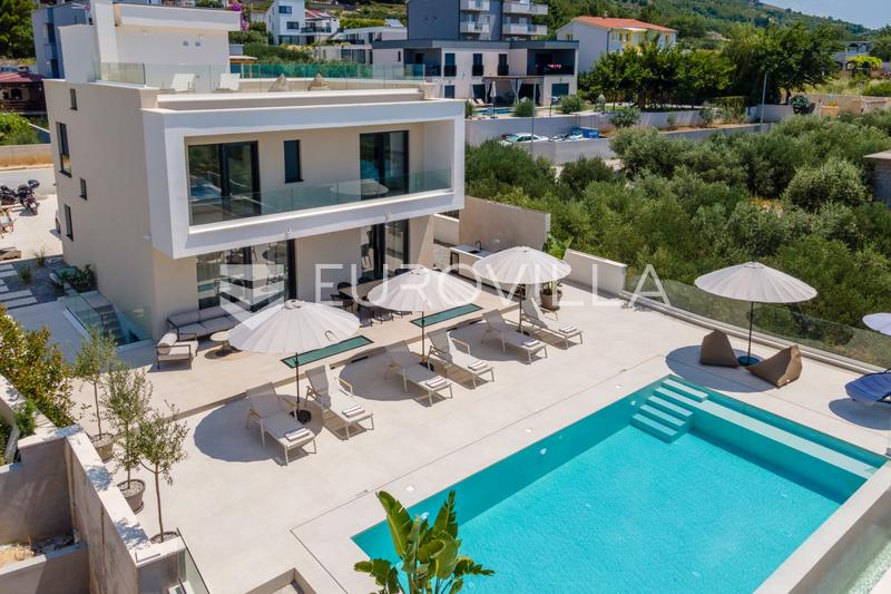 Podstrana, moradia recém-construída com piscina e vistas panorâmicas para o mar - 35