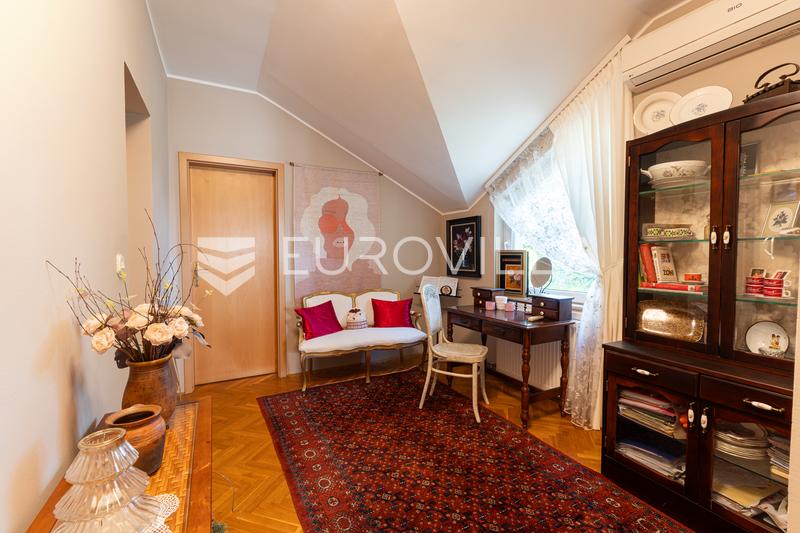 Osijek, Retfala - Belle Maison Familiale avec Garage, Jardin - 8
