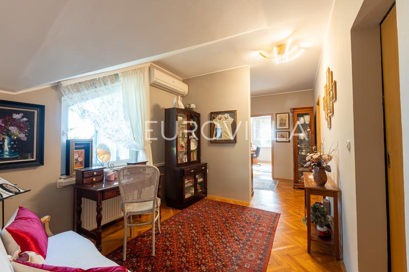 Osijek, Retfala - Belle Maison Familiale avec Garage, Jardin - 7