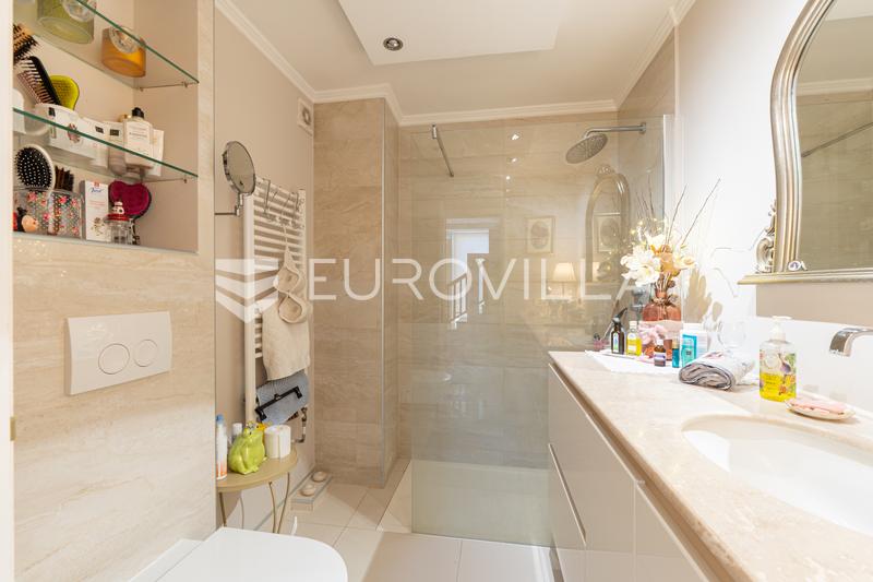 Osijek, Retfala - Belle Maison Familiale avec Garage, Jardin - 15