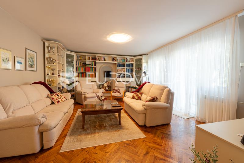 Osijek, Retfala - Belle Maison Familiale avec Garage, Jardin - 5