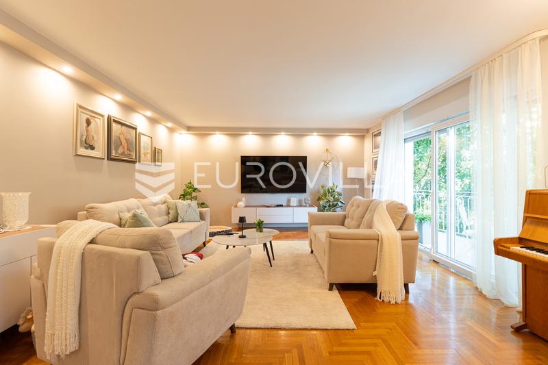 Osijek, Retfala - Belle Maison Familiale avec Garage, Jardin - 1