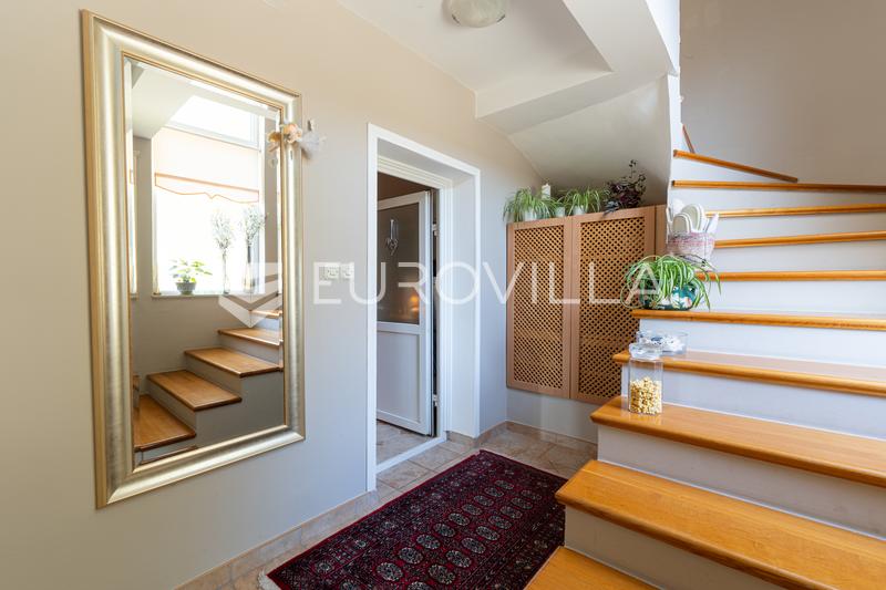 Osijek, Retfala - Belle Maison Familiale avec Garage, Jardin - 17