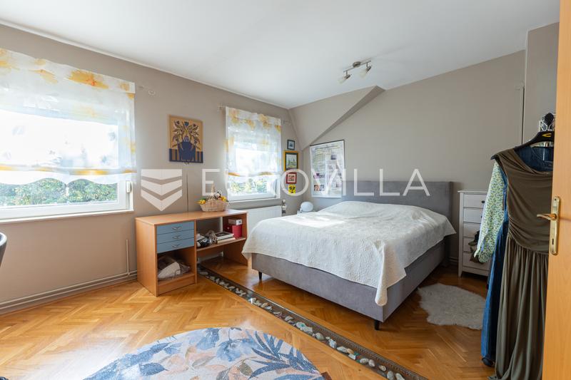 Osijek, Retfala - Belle Maison Familiale avec Garage, Jardin - 10