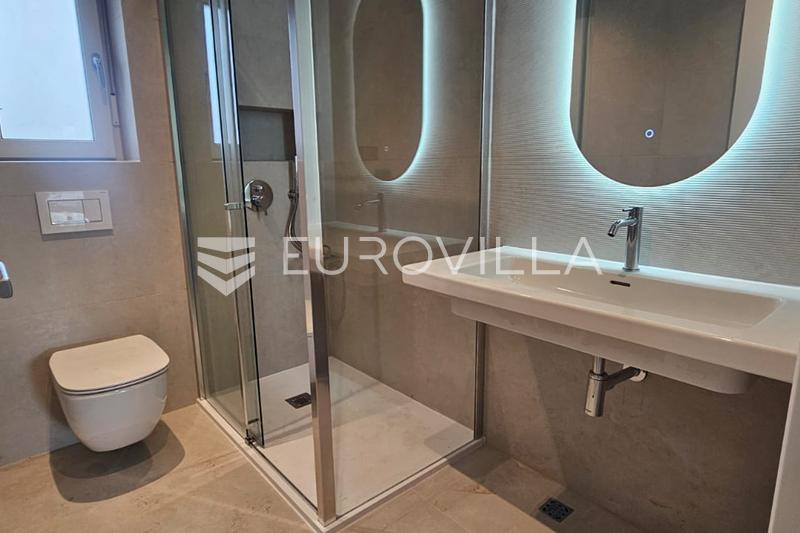 Kaštel Stari, luxury apartment 101 m² with large terrace and garage