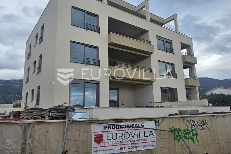 Kaštel Stari, luxury apartment 101 m² with large terrace and garage