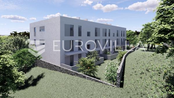 Podstrana, dvoetažan dvosoban stan s balkonom