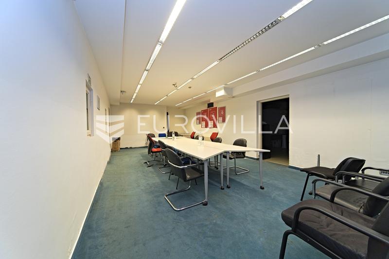 Osijek, City Centre - Commercial Space in an Attractive and High-Traffic Location, 133 m² - 8