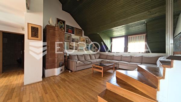 Osijek, Ciudad Alta, centro de la ciudad - Apartamento de cinco dormitorios en dos niveles, ático, 2ª planta.