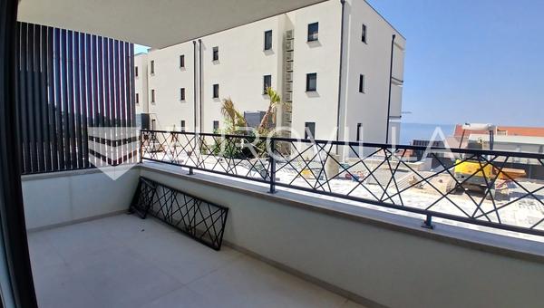 Makarska, modern, kétszobás lakás nagy terasszal, NKP 89,89