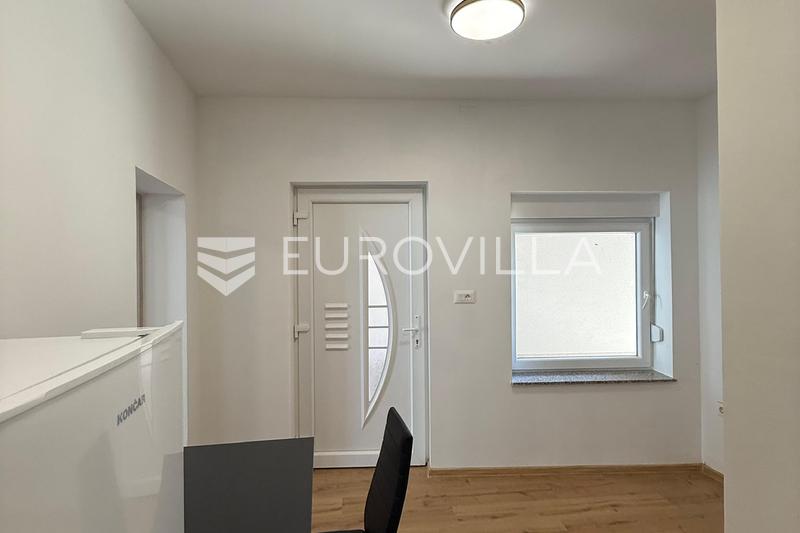 Karlovac, Banija, 70 m² hus, renoveret, med 2 lejligheder - 6