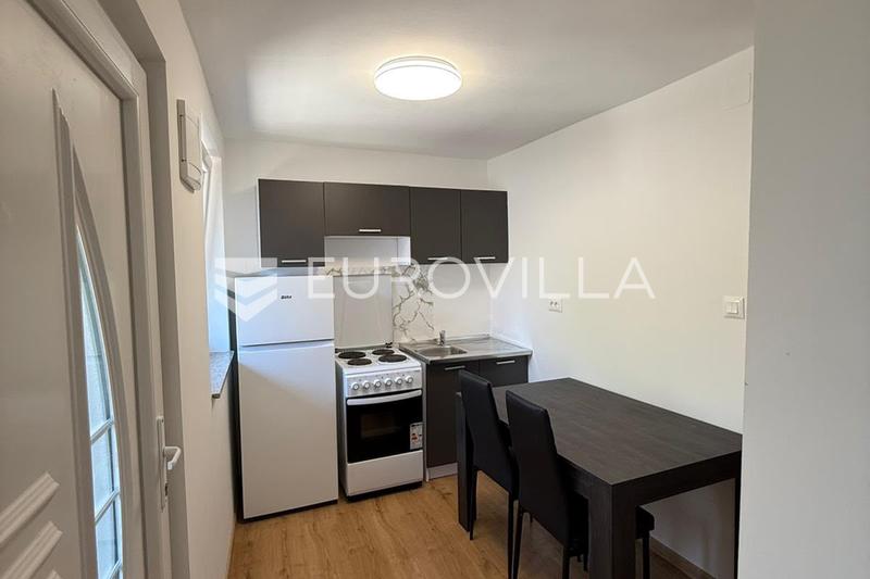 Karlovac, Banija, 70 m² hus, renoveret, med 2 lejligheder - 2