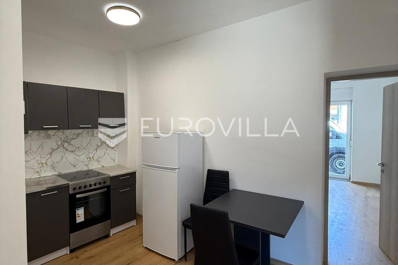 Karlovac, Banija, 70 m² hus, renoveret, med 2 lejligheder - 4
