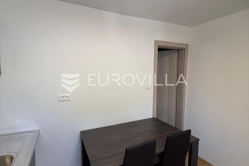 Karlovac, Banija, 70 m² hus, renoveret, med 2 lejligheder - 8