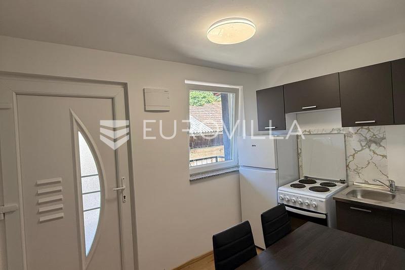 Karlovac, Banija, 70 m² hus, renoveret, med 2 lejligheder - 3