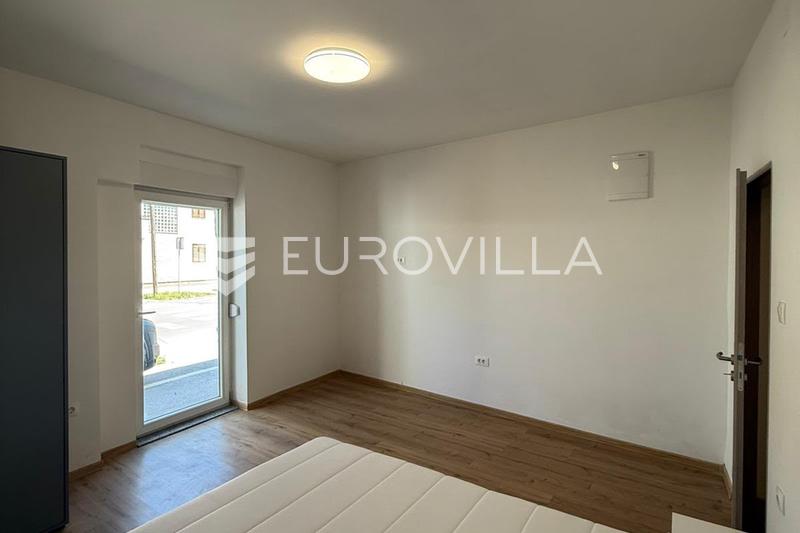 Karlovac, Banija, 70 m² hus, renoveret, med 2 lejligheder - 5