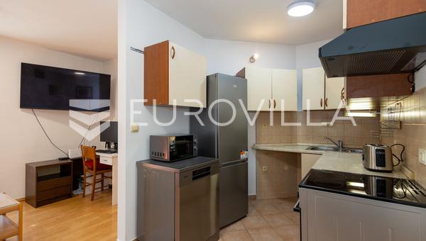 Split, Varoš, jednosoban stan 40 m² s dodatnih 11 m² prolaza