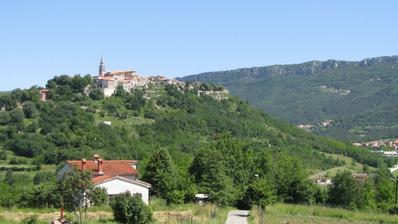 Istra, Buzet, građevinsko zemljište s idejnim projektom