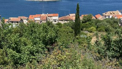 Vis, iznimno atraktivno građevinsko zemljište na top lokaciji s pogledom na cijelu Višku uvalu