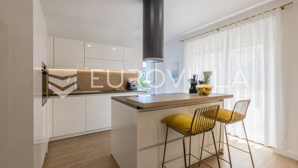 Split, Gripe, komforan renoviran trosoban stan s garažom