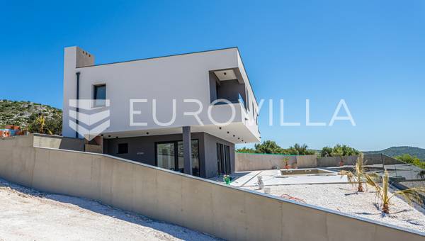 Rogoznica'da, panoramik deniz manzaralı yeni yapılmış villa
