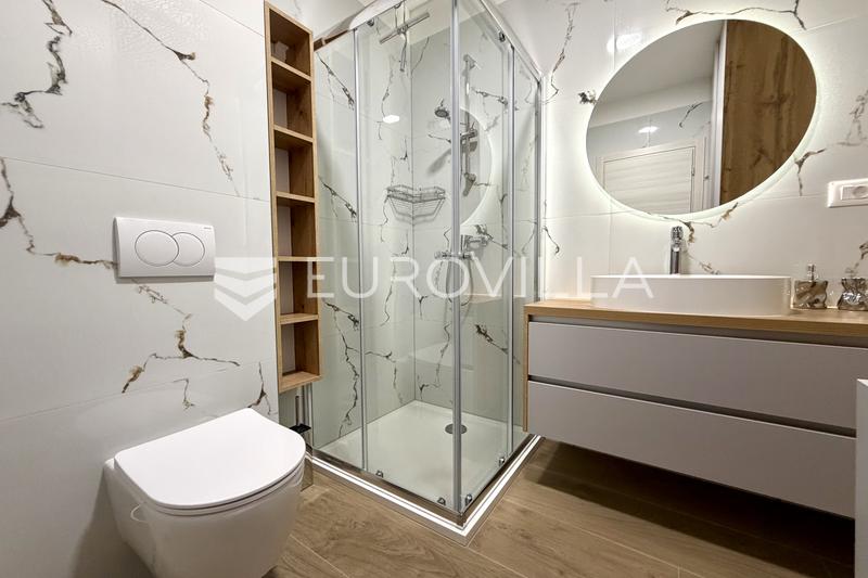Pula, szélesebb központ, hosszú távú bérbeadás egy designer lakásban, új építésű épületben, garázzsal - 13