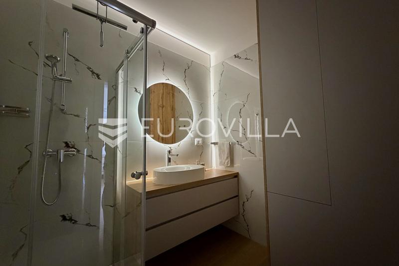 Pula, szélesebb központ, hosszú távú bérbeadás egy designer lakásban, új építésű épületben, garázzsal - 14