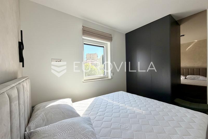 Pula, szélesebb központ, hosszú távú bérbeadás egy designer lakásban, új építésű épületben, garázzsal - 8