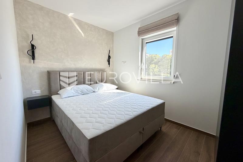 Pula, szélesebb központ, hosszú távú bérbeadás egy designer lakásban, új építésű épületben, garázzsal - 7