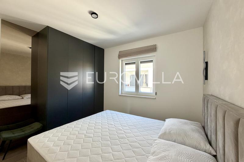 Pula, szélesebb központ, hosszú távú bérbeadás egy designer lakásban, új építésű épületben, garázzsal - 12