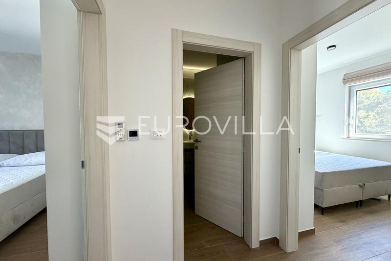 Pula, szélesebb központ, hosszú távú bérbeadás egy designer lakásban, új építésű épületben, garázzsal - 10