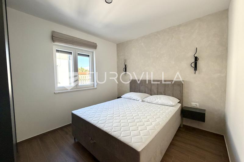 Pula, szélesebb központ, hosszú távú bérbeadás egy designer lakásban, új építésű épületben, garázzsal - 11