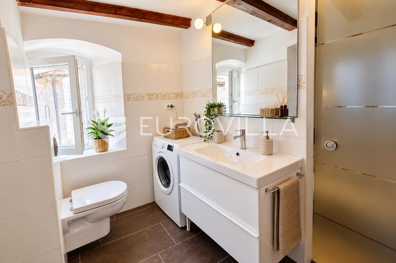 Cres, centrum města, dvoupokojový mezonetový byt, 122 m², pouhých 50 m od moře - 6