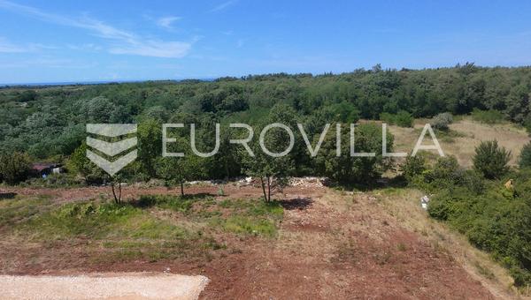 Ístria, Brtonigla - Terreno edificável de 755 m², ideal para uma villa de luxo com piscina.