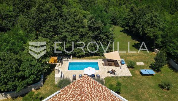 Labin, Kršan, smukt fritliggende hus med pool på en rummelig grund på 4261 m², rolig beliggenhed
