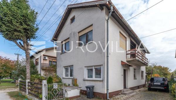 Čakovec, Šenkovec, to-etagers hus med en rummelig grund.